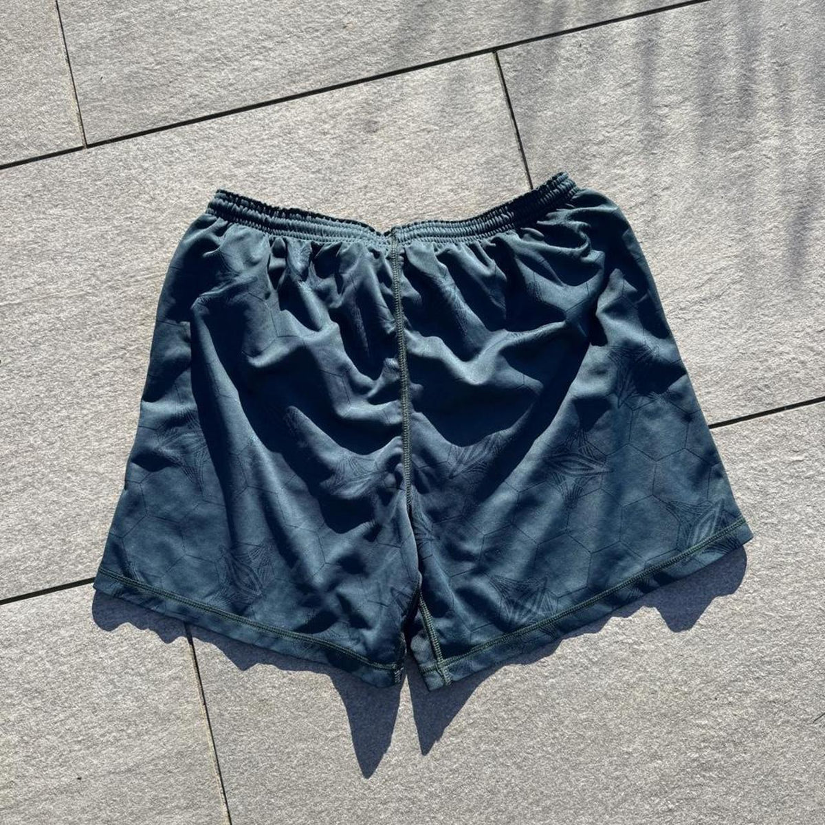 Vintage 90s Umbro Pro Training Teal Camo Football Shorts – Size L – Image 6 – George's Vintage