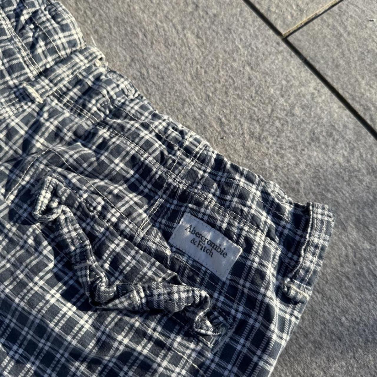 Vintage Y2K Abercrombie & Fitch Heavyweight Plaid Cargo Shorts – Size W32 – Image 5 – George's Vintage