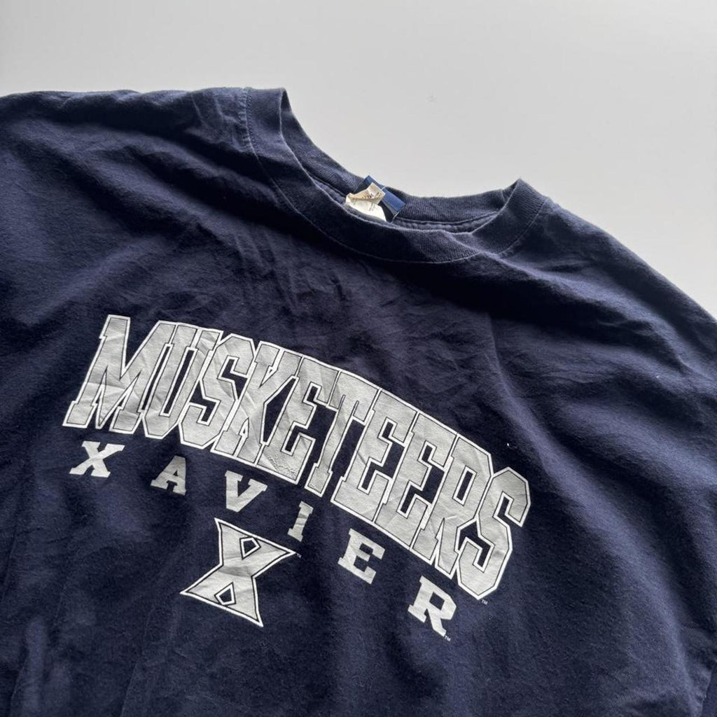 Vintage NCAA Xavier Musketeers Collegiate Graphic T-Shirt – Navy – Size XL – Image 2 – George's Vintage