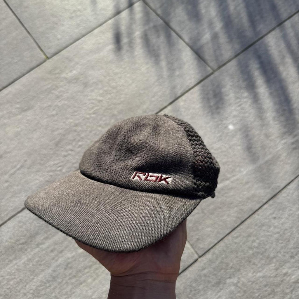 Vintage Y2K Reebok RBK Knitted Peak Beanie Cap – Black – One Size – George's Vintage