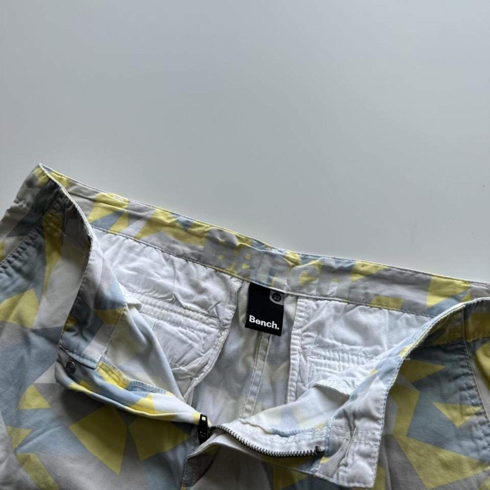 Bench Geometric Cargo Shorts – Yellow/Grey