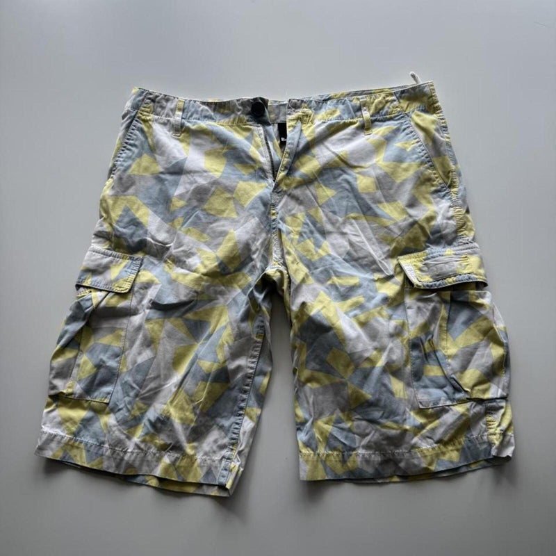Vintage Y2K Bench Geometric Print Cargo Shorts – Yellow & Grey – Size W32
