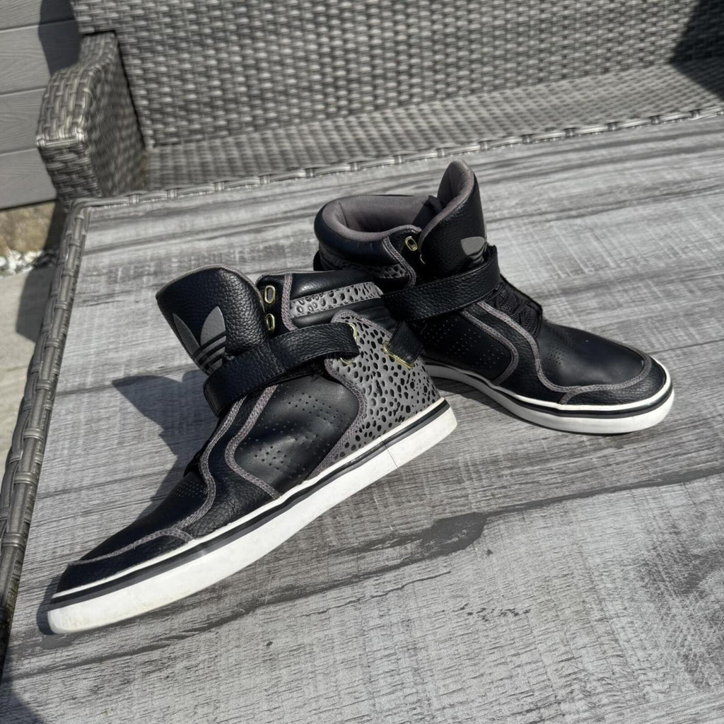 Adidas Originals High-Top Strap Trainers – Black & Grey – Size UK 9 – Image 2 – George's Vintage