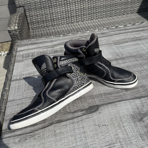 Adidas Originals High-Top Strap Trainers – Black & Grey – Size UK 9 – Image 2 – George's Vintage