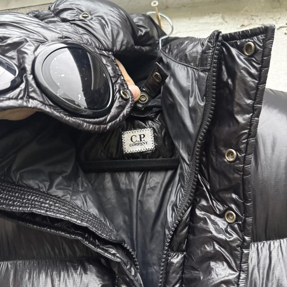 C.P. Company D.D. Shell Goggle Down Puffer Jacket – Black – Size 50 (L) – Image 7 – George's Vintage