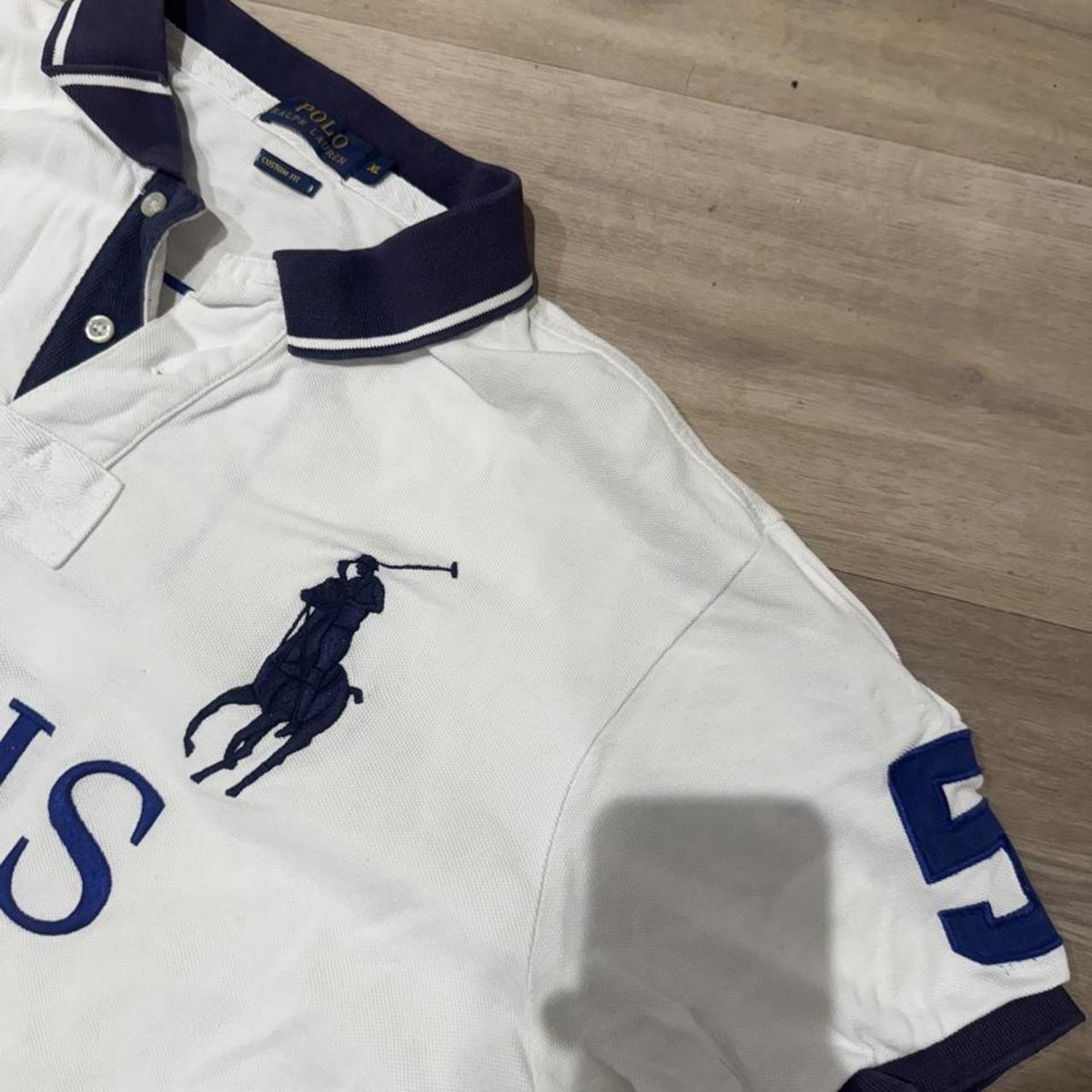 Polo Ralph Lauren Custom Fit 'Paris #5' Crest Polo Shirt – White & Navy – Size XL – Image 2 – George's Vintage