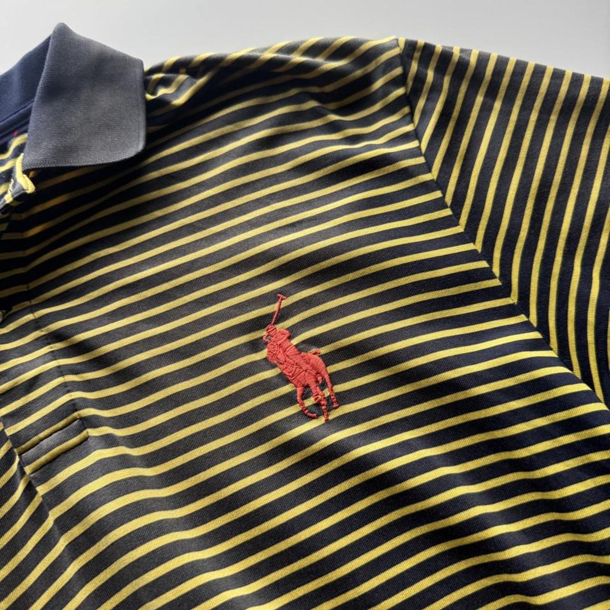 Polo Ralph Lauren Performance Micro-Striped Golf Polo Shirt – Navy & Yellow – Size XL – Image 3 – George's Vintage