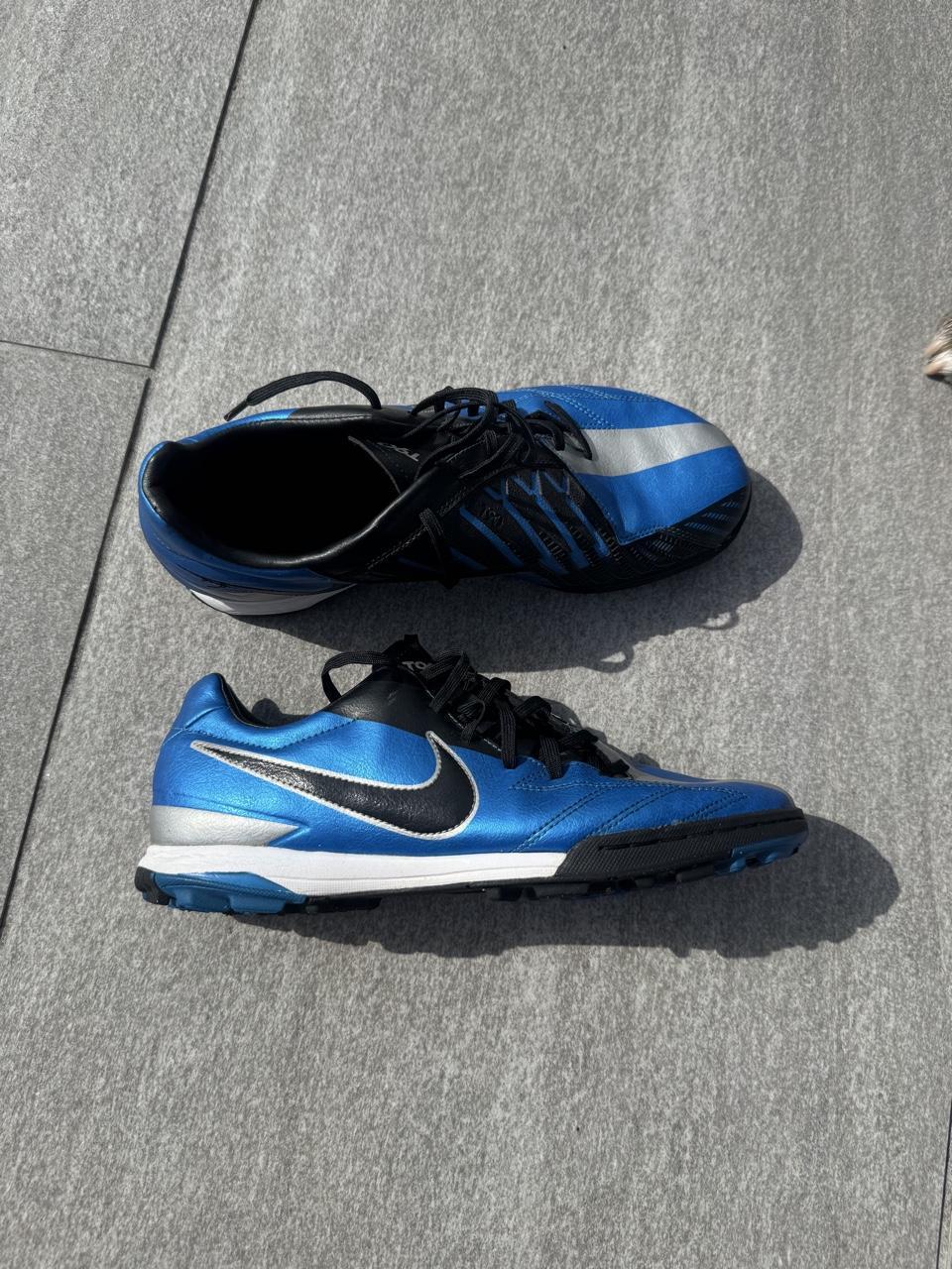 Rare 2012 Nike Total 90 Shoot IV TF Astro Turf Football Boots – Blue & Silver – Size UK 8.5 – Image 2 – George's Vintage