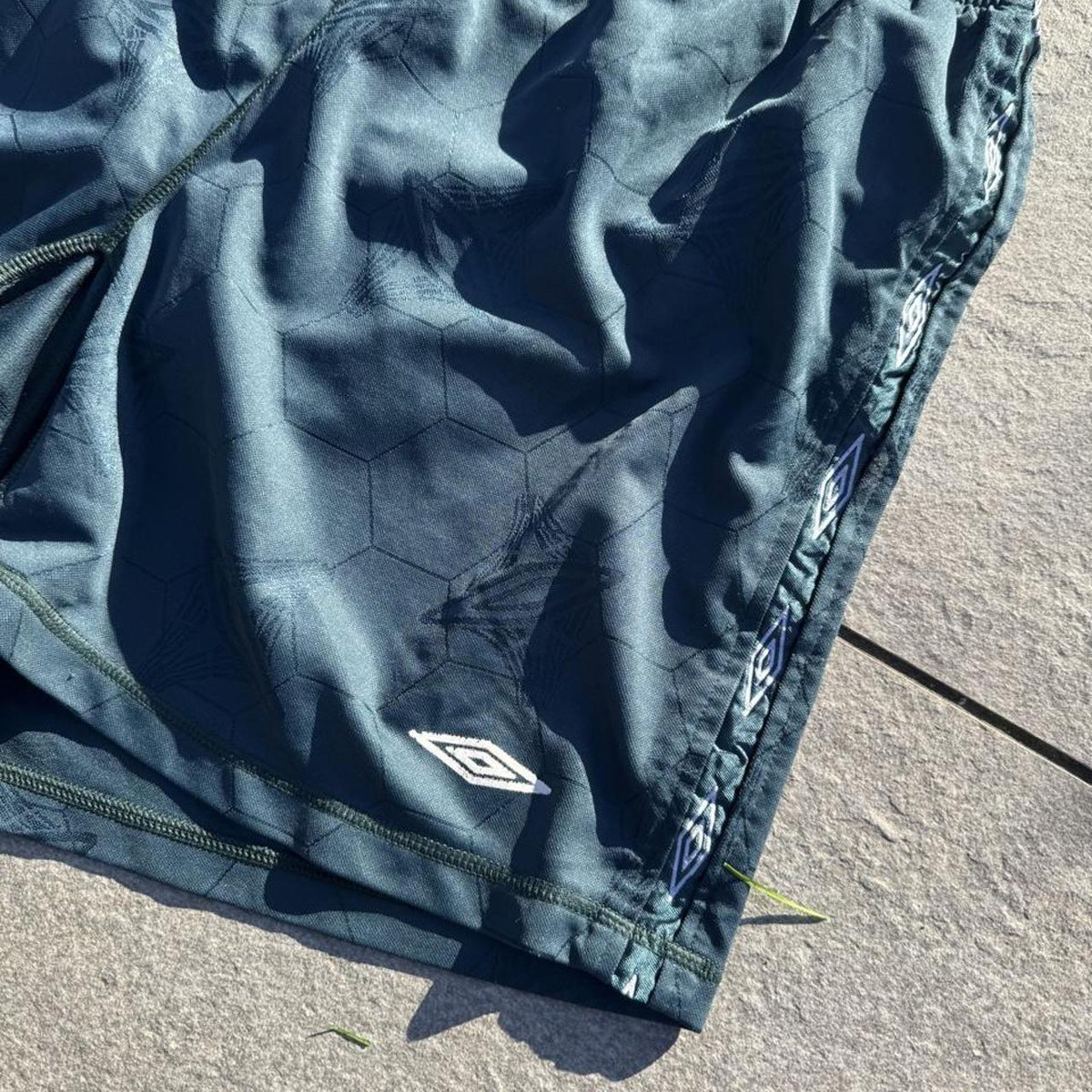 Vintage 90s Umbro Pro Training Teal Camo Football Shorts – Size L – Image 3 – George's Vintage