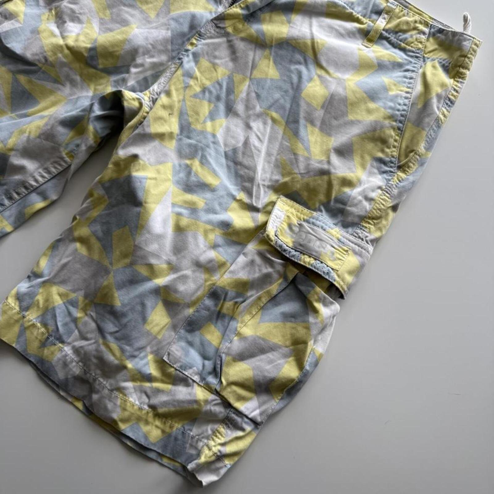 Bench Geometric Cargo Shorts – Yellow/Grey
