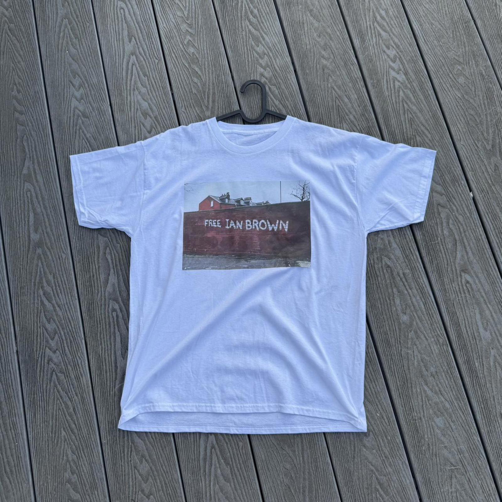 REVIVVD FREE IAN BROWN GRAPHIC TEE