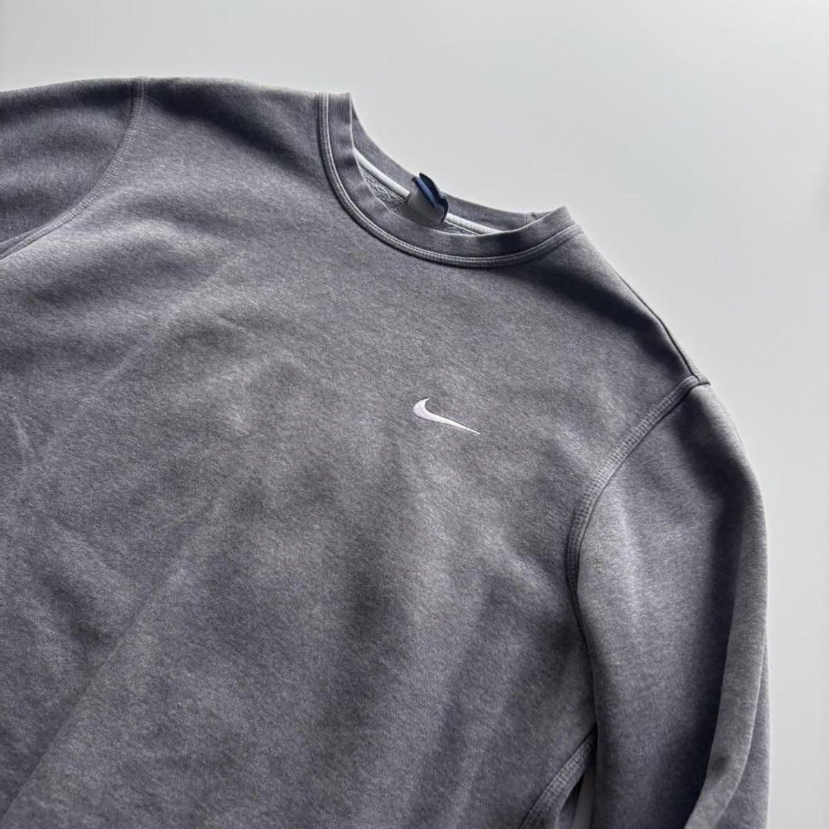 Vintage Nike Mini Swoosh Heavyweight Crewneck Sweatshirt – Grey – Size XL – Image 2 – George's Vintage