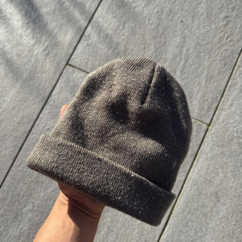 Vintage Y2K Nike Embroidered Swoosh Knit Beanie Hat – Charcoal Grey – One Size – Image 2 – George's Vintage
