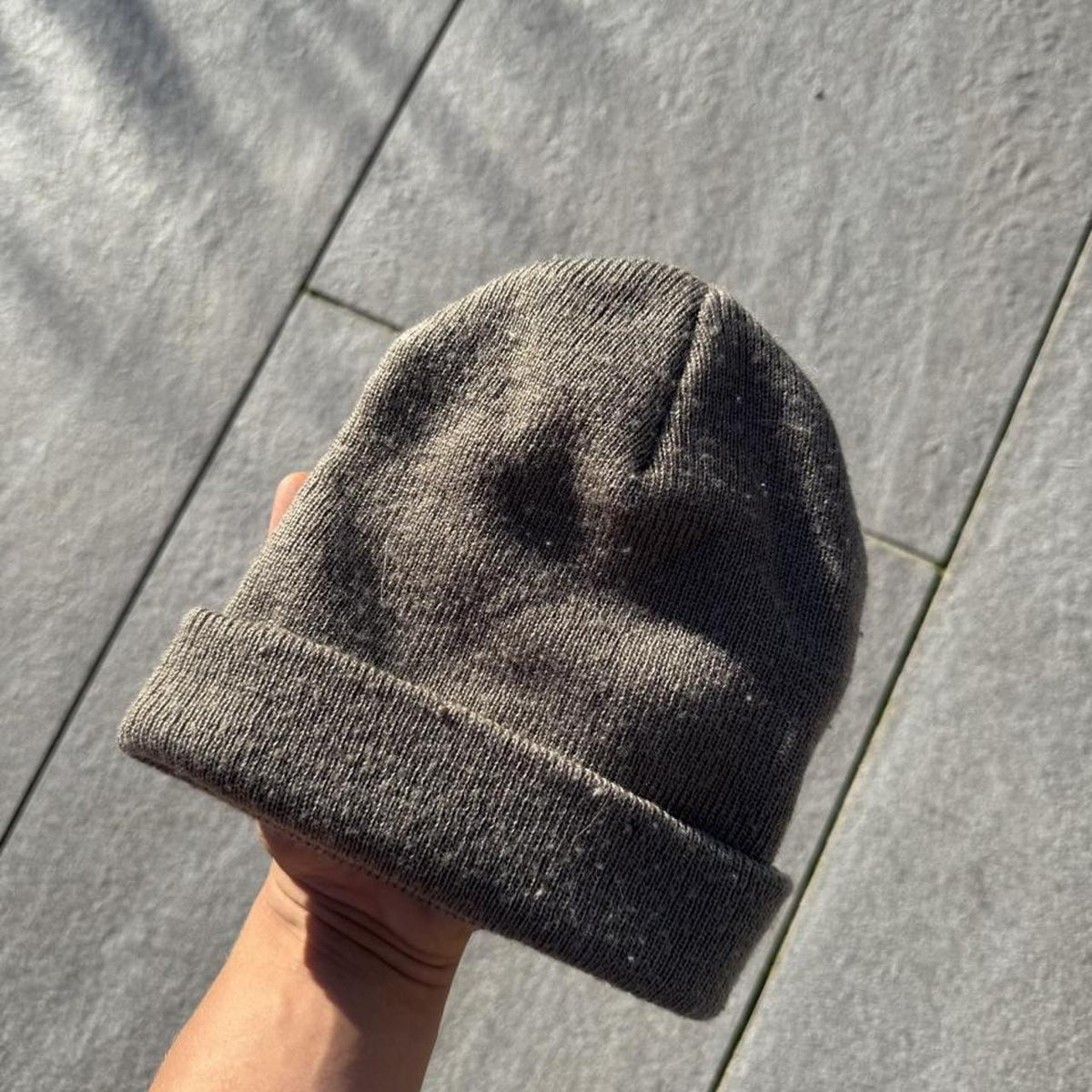 Vintage Y2K Nike Embroidered Swoosh Knit Beanie Hat – Charcoal Grey – One Size – Image 2 – George's Vintage