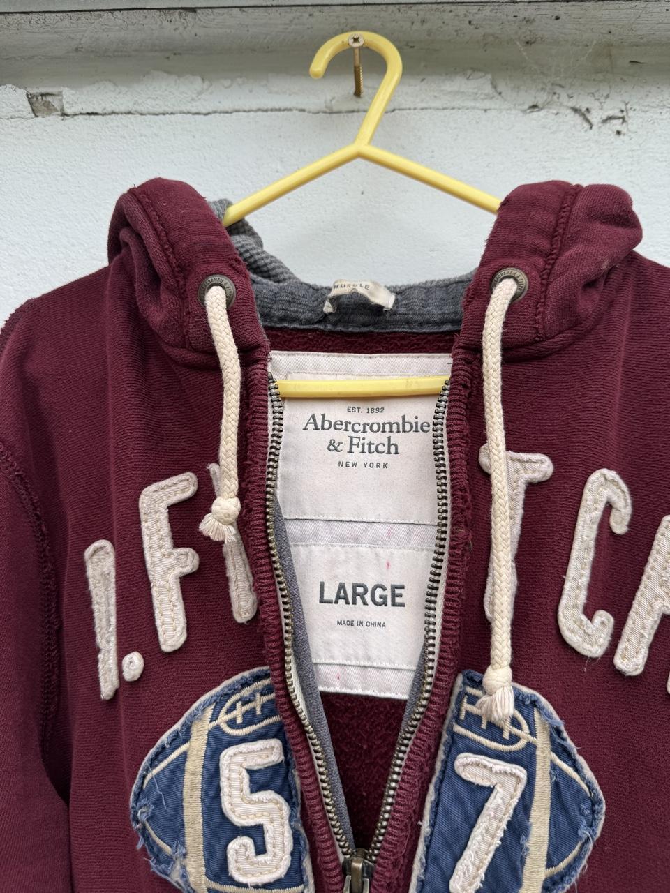 Vintage Y2K Abercrombie & Fitch 'A. Fitch 57' Heavyweight Appliqué Full-Zip Hoodie – Burgundy – Size L – Image 3 – George's Vintage