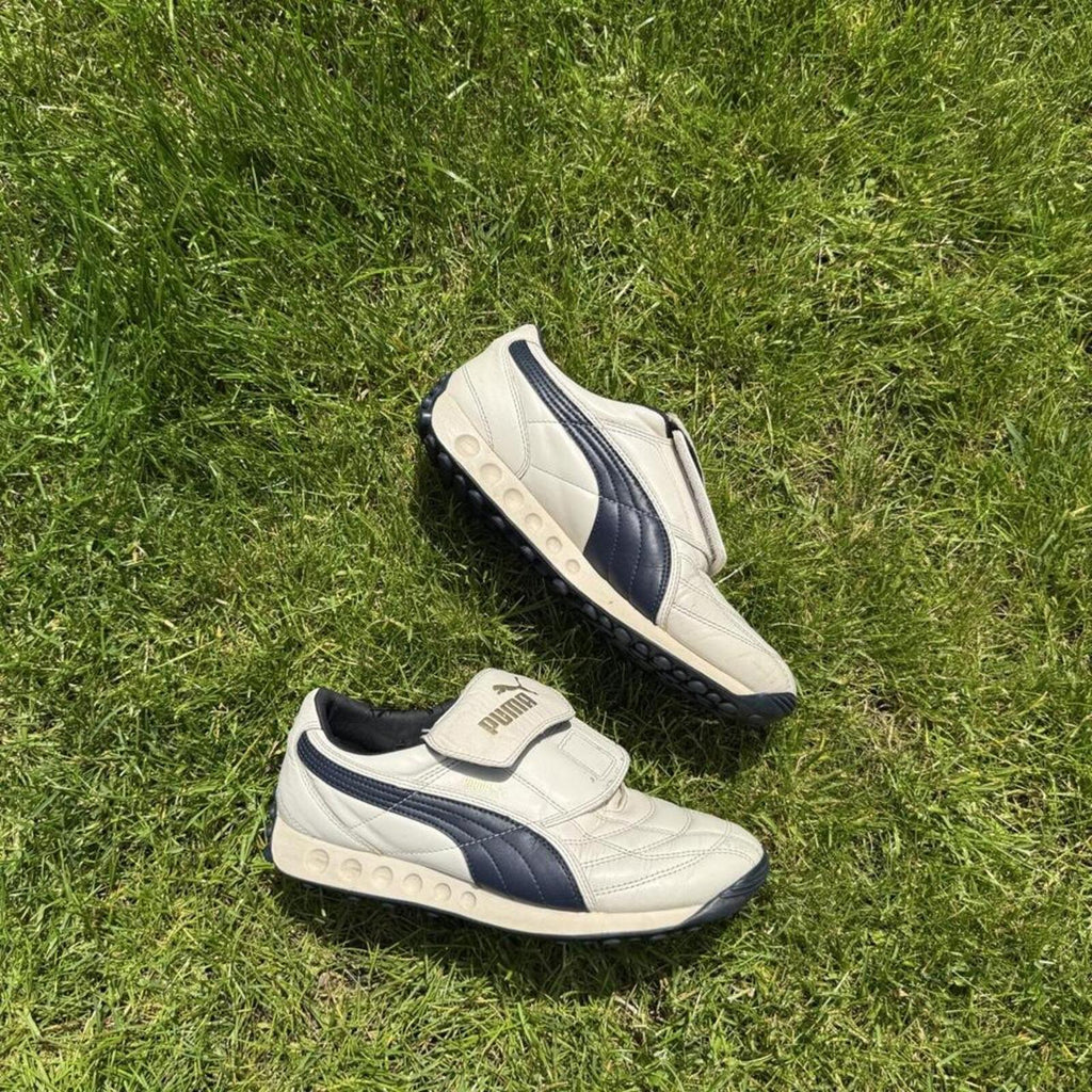 Vintage 2008 Puma v1.08 Astro Turf Football Trainers – Black & White – Size UK 7 – Image 2 – George's Vintage
