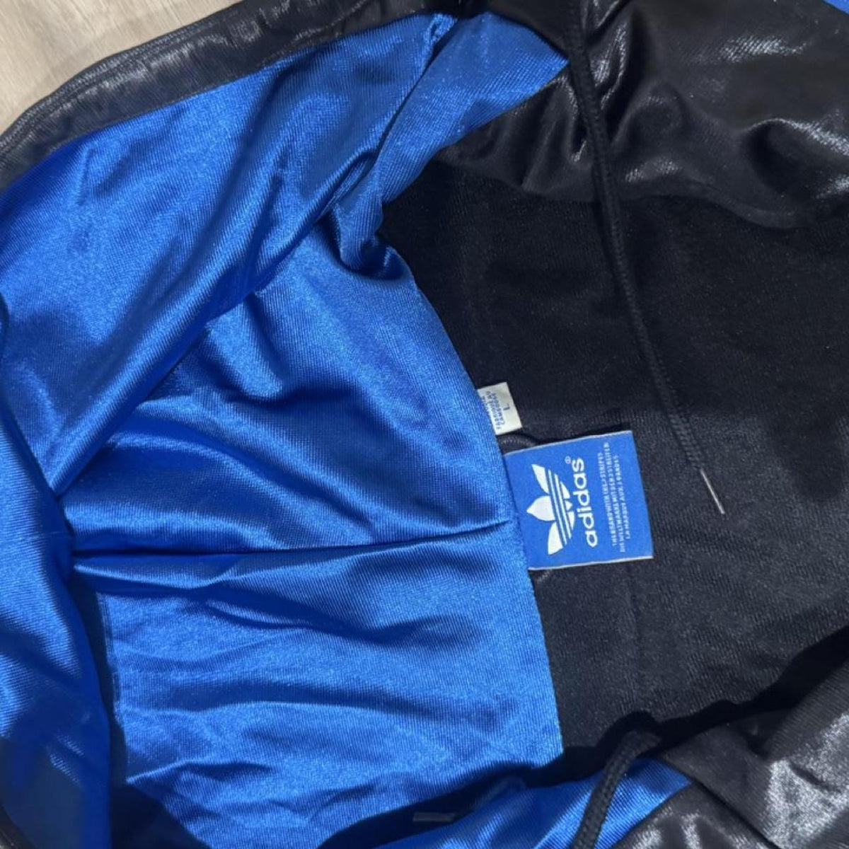Vintage Y2K Adidas Originals Chile 62 Wet-Look Full-Zip Track Hoodie – Black & Blue – Size M – Image 5 – George's Vintage