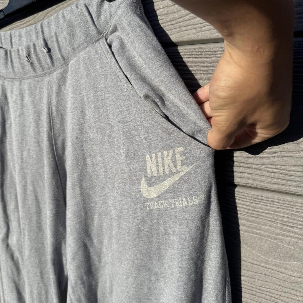 Vintage 2009 Nike Track & Field Trials Fleece Joggers – Grey Marl – Size M – Image 2 – George's Vintage